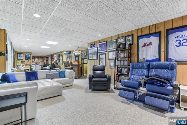 4 Fordham Road, Livingston, NJ 07039