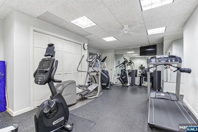 4 Fordham Road, Livingston, NJ 07039