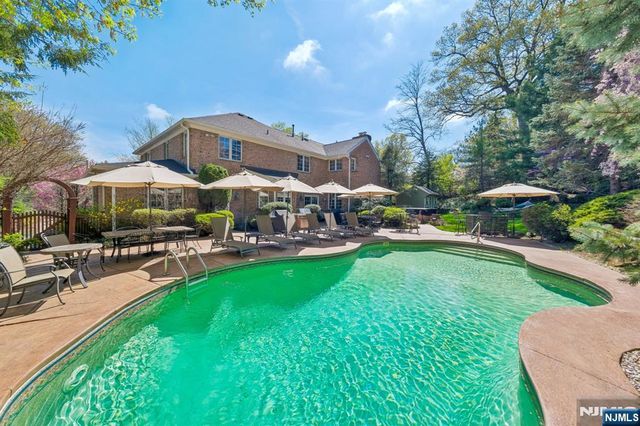 4 Fordham Road, Livingston, NJ 07039