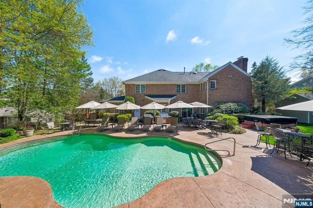 4 Fordham Road, Livingston, NJ 07039