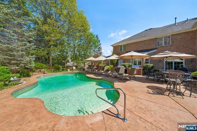 4 Fordham Road, Livingston, NJ 07039