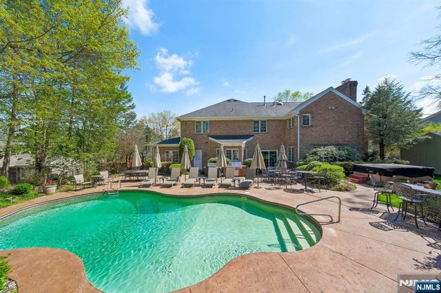 4 Fordham Road, Livingston, NJ 07039