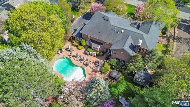 4 Fordham Road, Livingston, NJ 07039