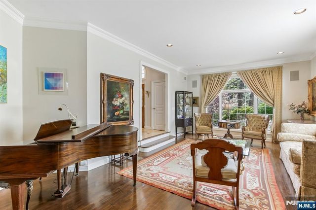 4 Fordham Road, Livingston, NJ 07039