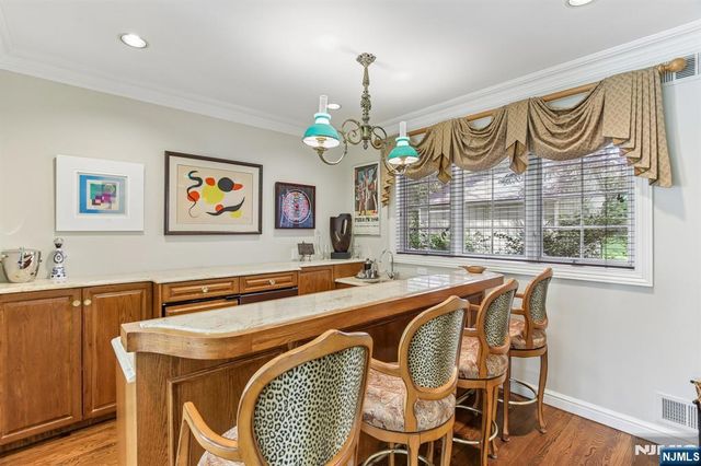 4 Fordham Road, Livingston, NJ 07039