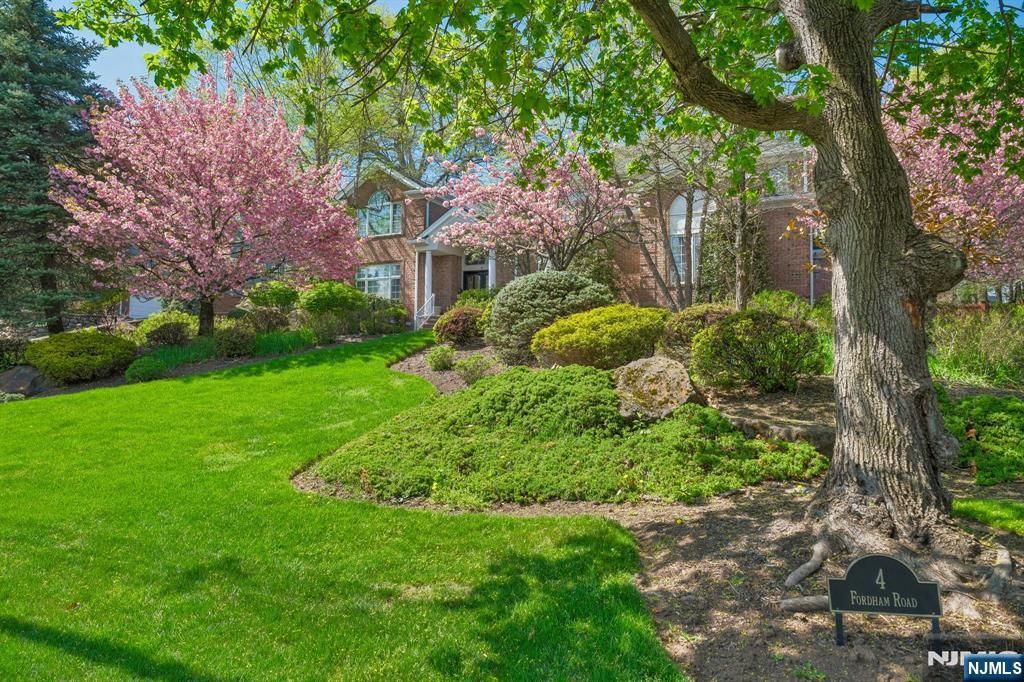 4 Fordham Road, Livingston, NJ 07039