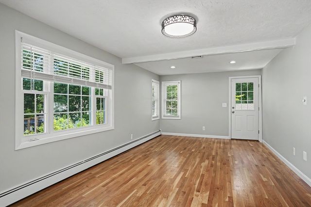 31 Lakeshore Dr, Hudson, MA 01749
