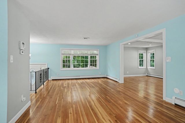 31 Lakeshore Dr, Hudson, MA 01749