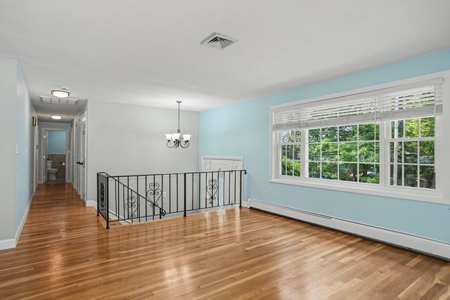 31 Lakeshore Dr, Hudson, MA 01749