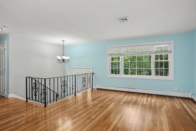 31 Lakeshore Dr, Hudson, MA 01749