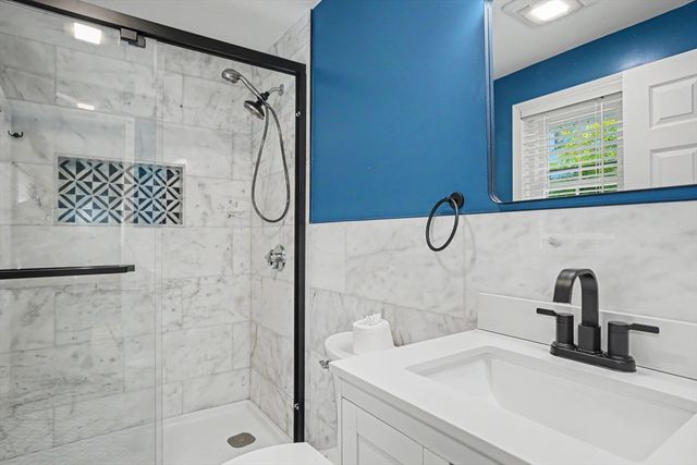 31 Lakeshore Dr, Hudson, MA 01749