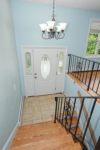31 Lakeshore Dr, Hudson, MA 01749
