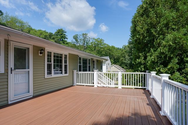 31 Lakeshore Dr, Hudson, MA 01749
