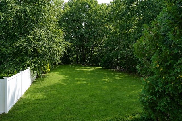 31 Lakeshore Dr, Hudson, MA 01749