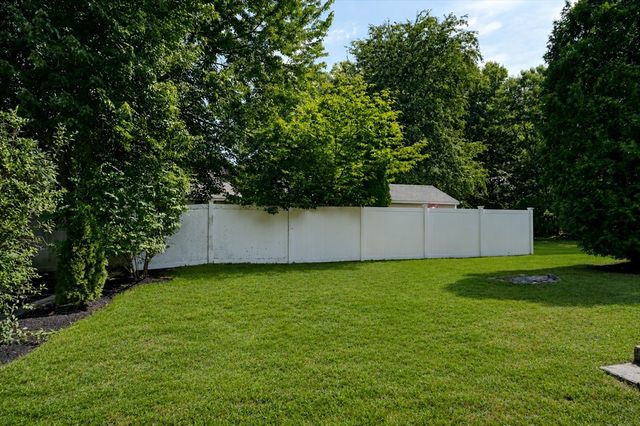 31 Lakeshore Dr, Hudson, MA 01749