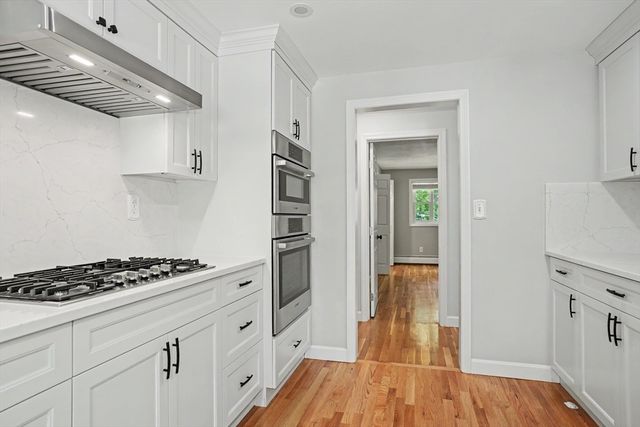 31 Lakeshore Dr, Hudson, MA 01749