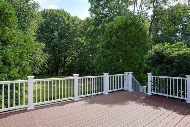 31 Lakeshore Dr, Hudson, MA 01749