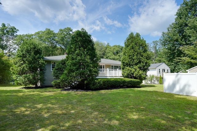 31 Lakeshore Dr, Hudson, MA 01749