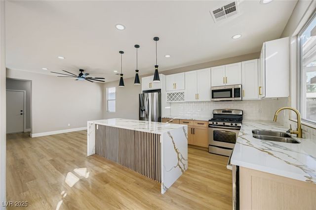 8553 Lost Gold Avenue, Las Vegas, NV 89129