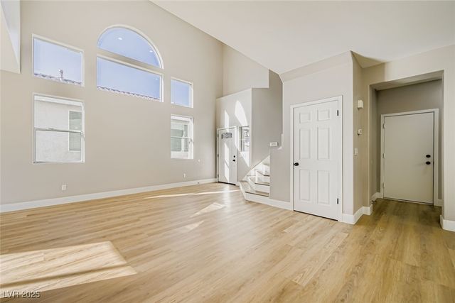 8553 Lost Gold Avenue, Las Vegas, NV 89129