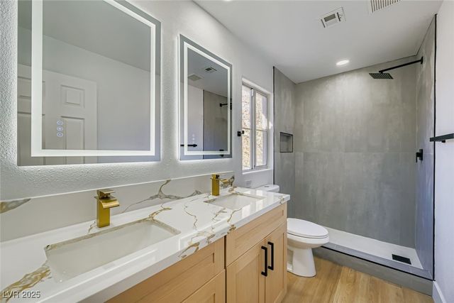 8553 Lost Gold Avenue, Las Vegas, NV 89129