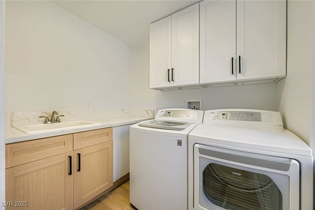 8553 Lost Gold Avenue, Las Vegas, NV 89129