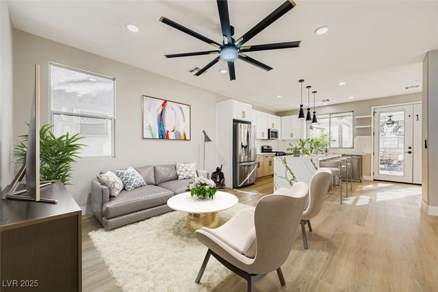 8553 Lost Gold Avenue, Las Vegas, NV 89129