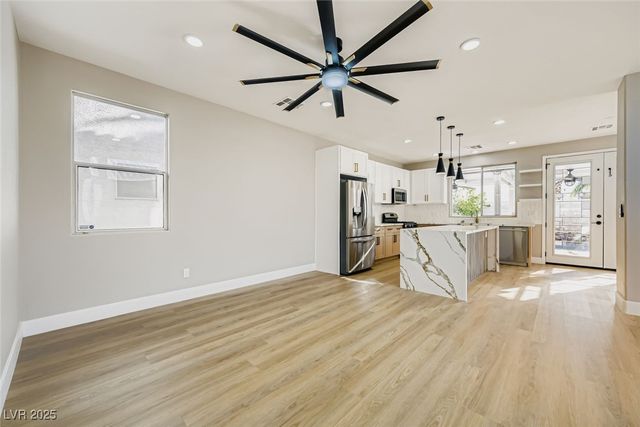 8553 Lost Gold Avenue, Las Vegas, NV 89129