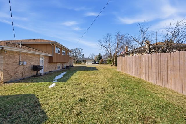 10459 S 81st Avenue, Palos Hills, IL 60465