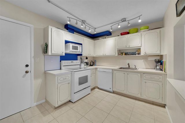 1401 S Ocean Drive 402, Hollywood, FL 33019