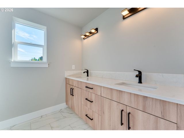 43 Ne 87TH Ave, Portland, OR 97220