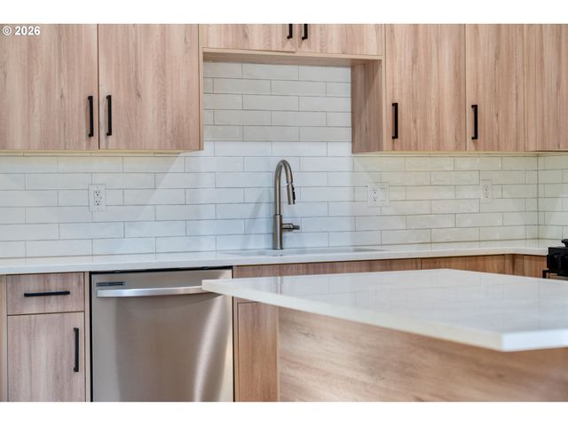 43 Ne 87TH Ave, Portland, OR 97220