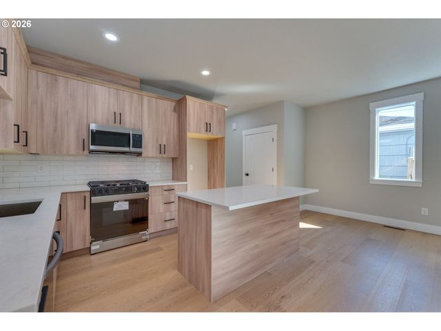 43 Ne 87TH Ave, Portland, OR 97220