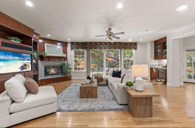 1925 Mantelli Drive, Gilroy, CA 95020