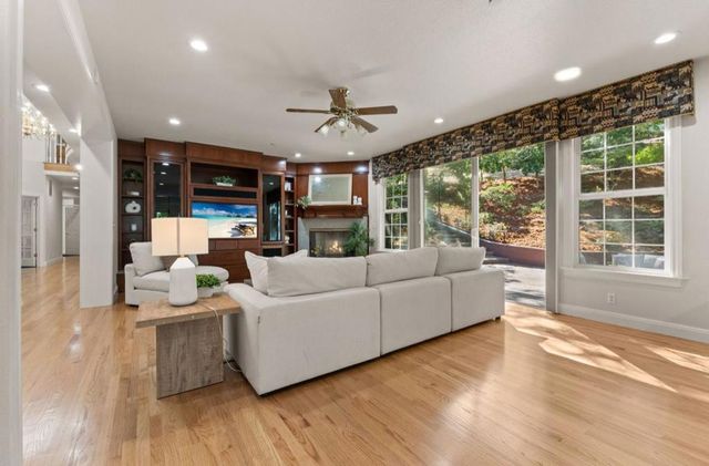 1925 Mantelli Drive, Gilroy, CA 95020