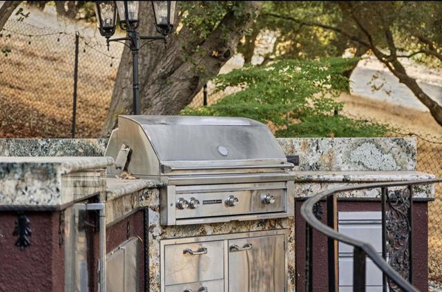 1925 Mantelli Drive, Gilroy, CA 95020