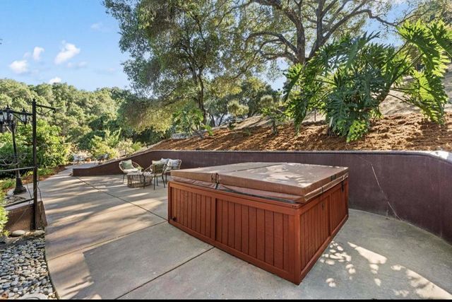 1925 Mantelli Drive, Gilroy, CA 95020