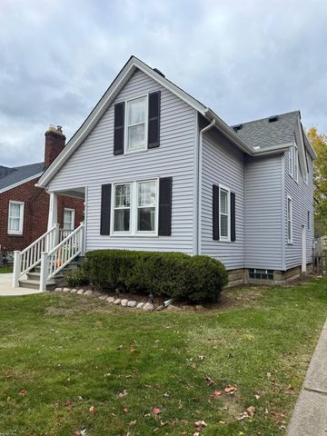 1552 Brys Drive, Grosse Pointe Woods, MI 48236