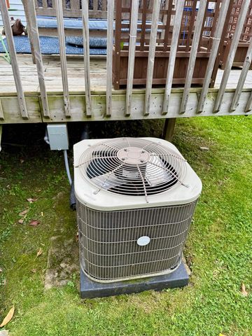 1552 Brys Drive, Grosse Pointe Woods, MI 48236