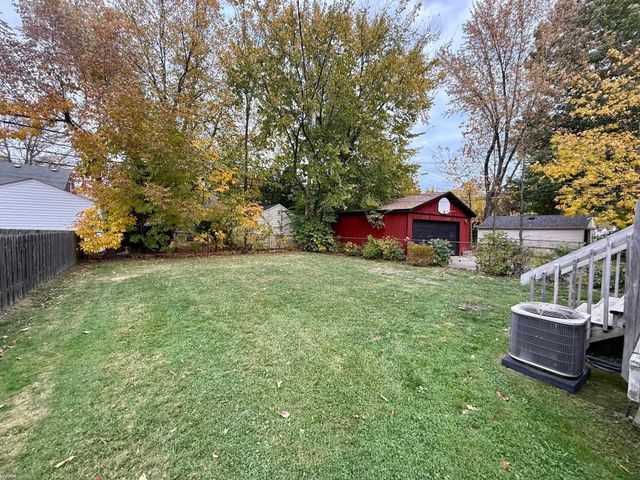 1552 Brys Drive, Grosse Pointe Woods, MI 48236