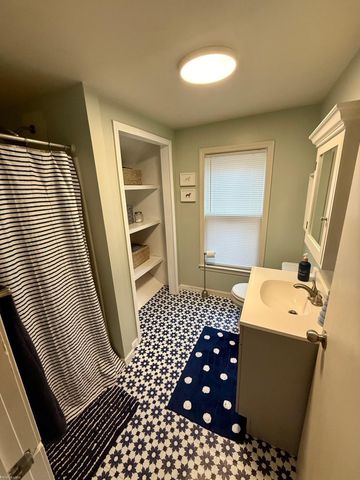 1552 Brys Drive, Grosse Pointe Woods, MI 48236