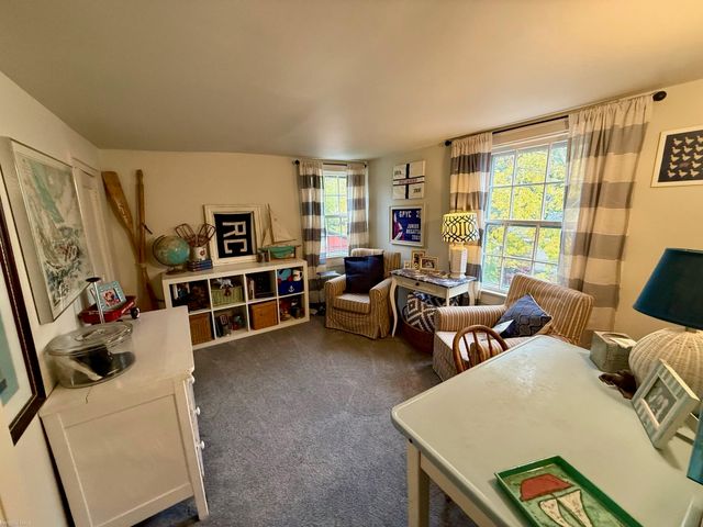 1552 Brys Drive, Grosse Pointe Woods, MI 48236