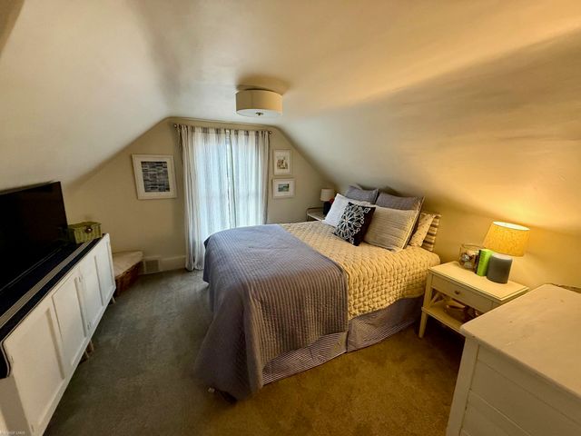 1552 Brys Drive, Grosse Pointe Woods, MI 48236