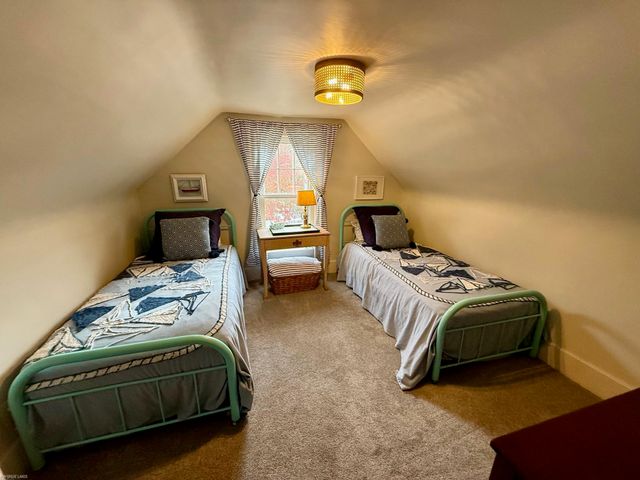 1552 Brys Drive, Grosse Pointe Woods, MI 48236