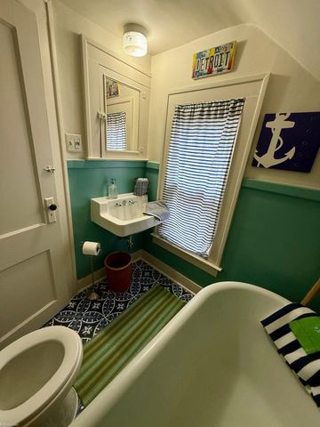 1552 Brys Drive, Grosse Pointe Woods, MI 48236