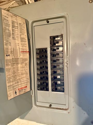 1552 Brys Drive, Grosse Pointe Woods, MI 48236