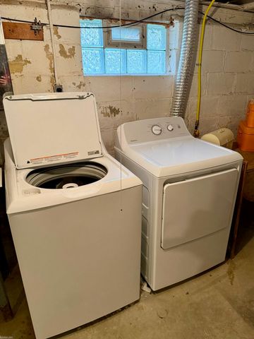 1552 Brys Drive, Grosse Pointe Woods, MI 48236