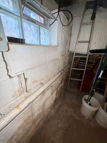 1552 Brys Drive, Grosse Pointe Woods, MI 48236