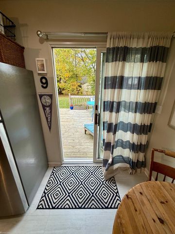 1552 Brys Drive, Grosse Pointe Woods, MI 48236