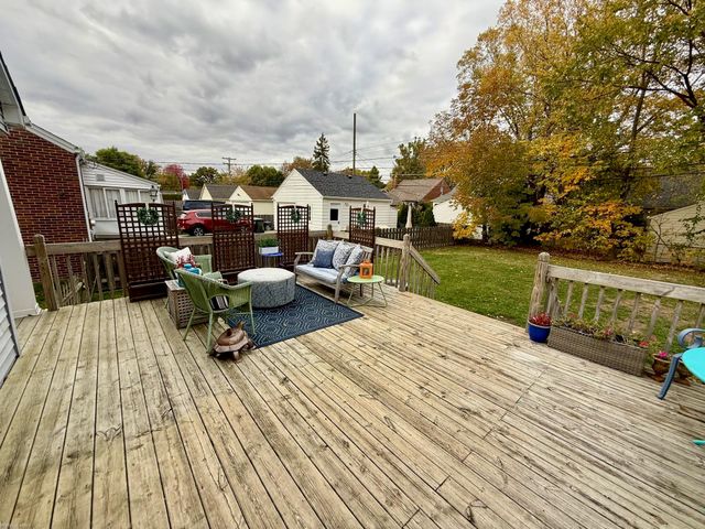 1552 Brys Drive, Grosse Pointe Woods, MI 48236